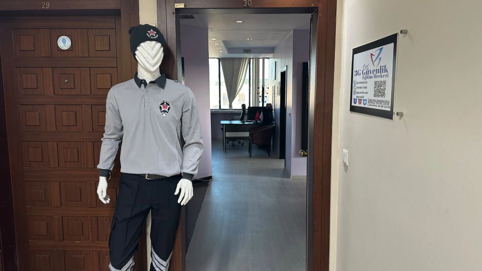 Özel güvenlik görevlisi üniforması, Özel 3G Güvenlik Eğitim Merkezi girişi